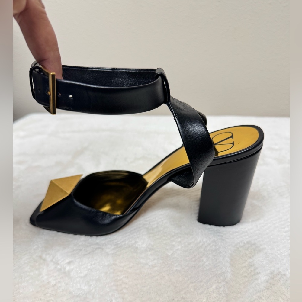 Valentino Garavani - One Stud 90 Leather Sandals - women’s Size 38 - US 8 - Picture 9 of 15